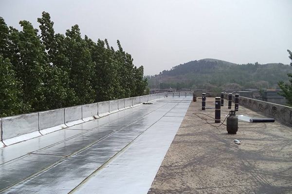 屋顶防水补漏用什么材料？屋顶防水补漏一平方价格是多少？